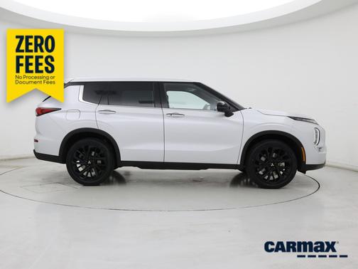 White 2023 Mitsubishi Outlander SE Black Edition