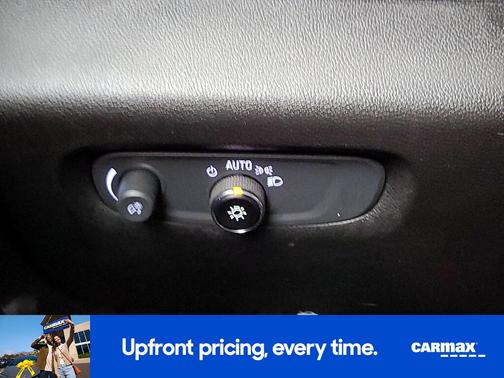 White 2023 Chevrolet Traverse LT Cloth