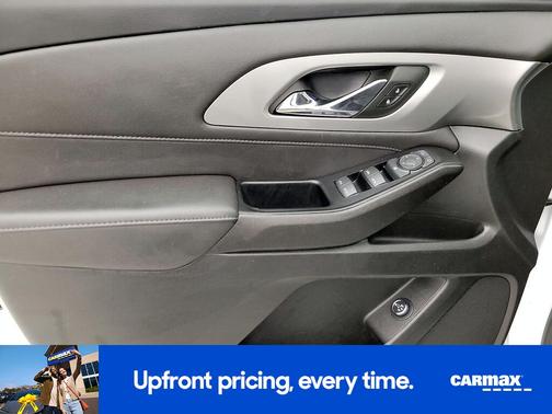 White 2023 Chevrolet Traverse LT Cloth