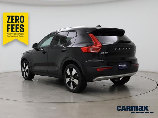 Black 2020 Volvo XC40 T5 Momentum