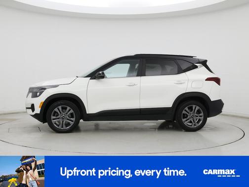 White 2022 Kia Seltos S