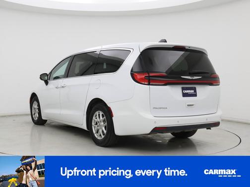 White 2023 Chrysler Pacifica Touring L