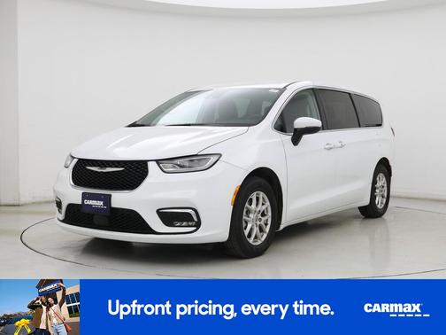 White 2023 Chrysler Pacifica Touring L