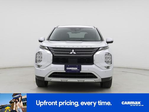 White 2023 Mitsubishi Outlander PHEV SE