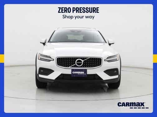 White 2022 Volvo V60 Cross Country T5