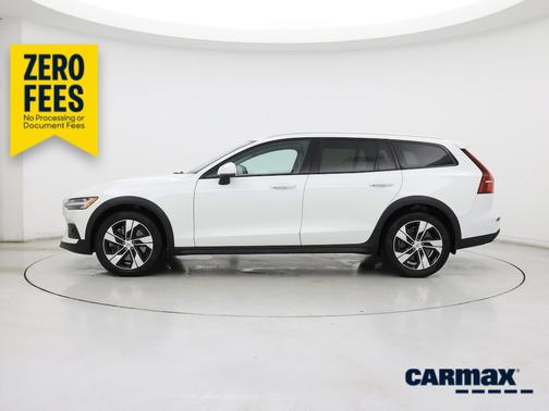 White 2022 Volvo V60 Cross Country T5