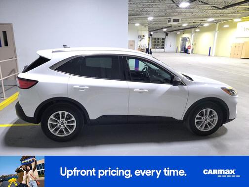 White 2022 Ford Escape SE