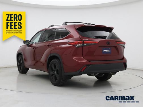 Red 2023 Toyota Highlander LE