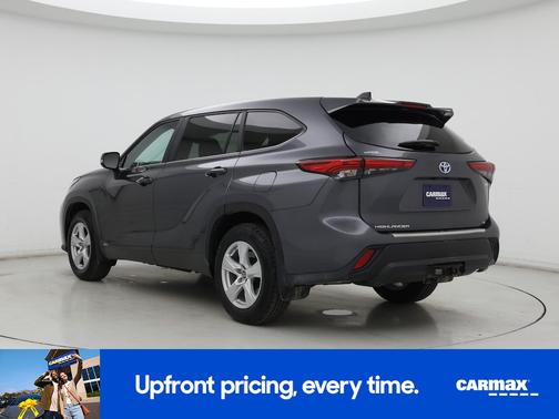 Gray 2023 Toyota Highlander Hybrid LE