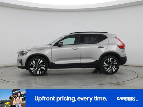 2025 Volvo XC40 B5 Plus Dark Theme
