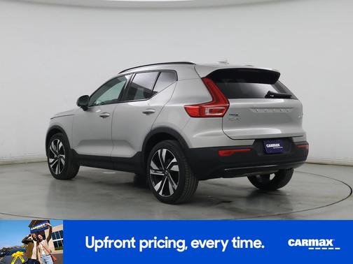 2025 Volvo XC40 B5 Plus Dark Theme