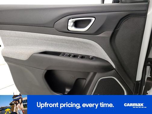 White 2024 Jeep Compass Latitude Lux