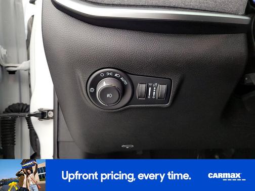 White 2024 Jeep Compass Latitude Lux