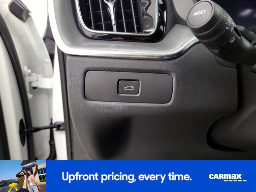 White 2023 Volvo XC60 B5 Core