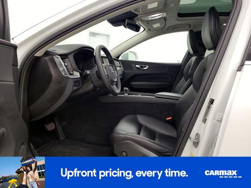 White 2023 Volvo XC60 B5 Core