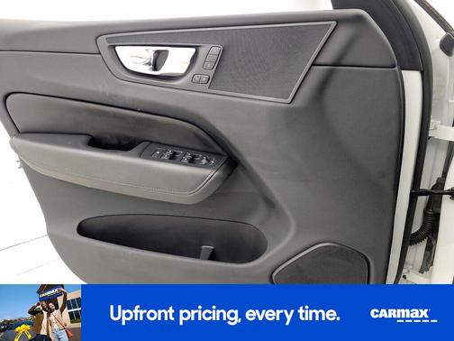 White 2023 Volvo XC60 B5 Core