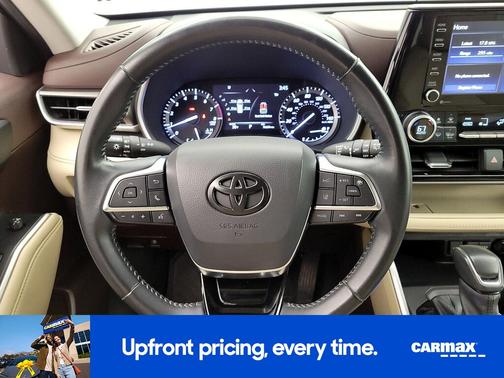 Black 2021 Toyota Highlander XLE