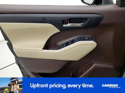 Black 2021 Toyota Highlander XLE