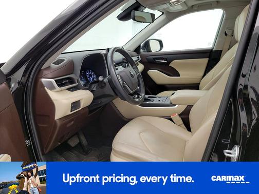 Black 2021 Toyota Highlander XLE