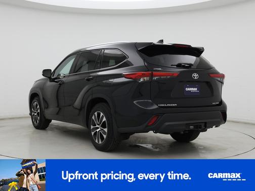 Black 2021 Toyota Highlander XLE