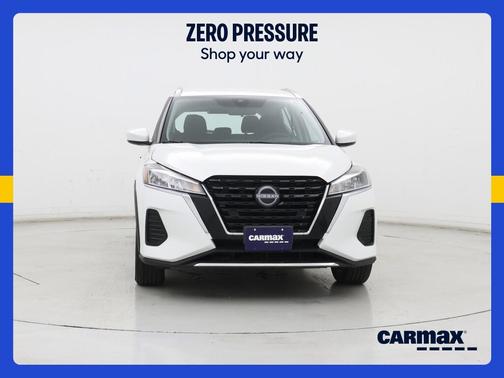 White 2023 Nissan Kicks SV