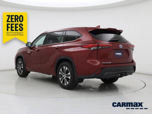 Red 2020 Toyota Highlander Hybrid XLE