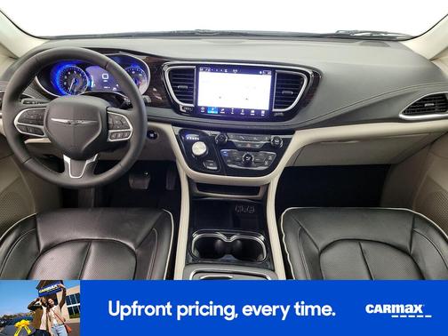 White 2024 Chrysler Pacifica Limited