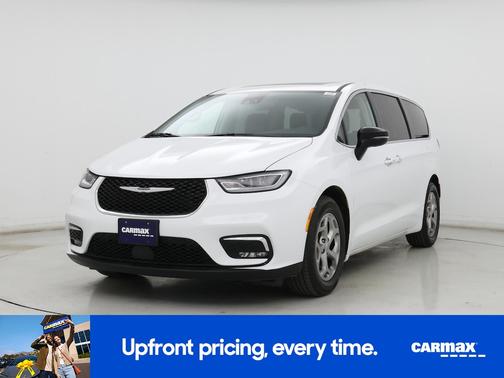 White 2024 Chrysler Pacifica Limited