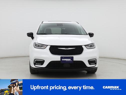 White 2024 Chrysler Pacifica Limited