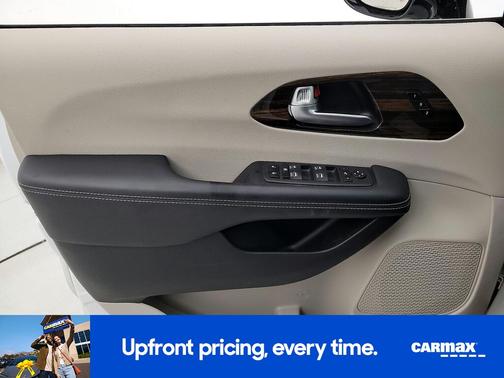 White 2024 Chrysler Pacifica Limited