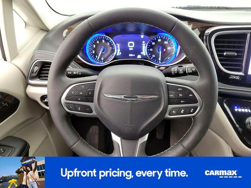 White 2024 Chrysler Pacifica Limited