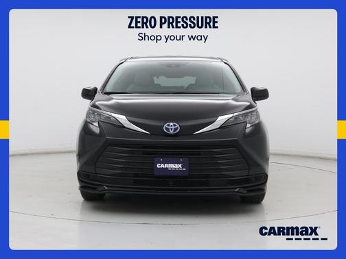 Black 2025 Toyota Sienna LE