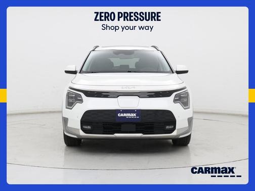 White 2023 Kia Niro EV Wave