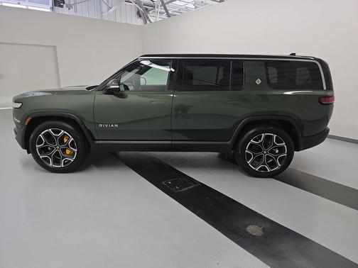 2023 Rivian R1S Adventure