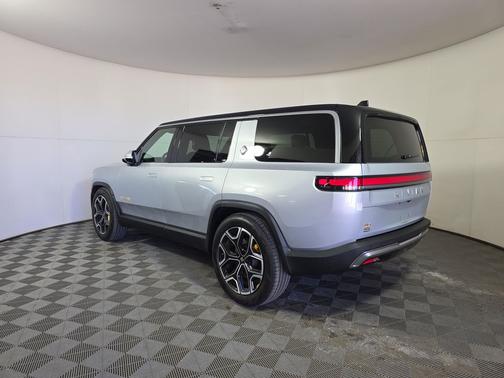 2023 Rivian R1S Adventure