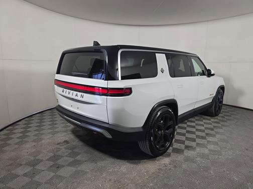 2023 Rivian R1S Adventure
