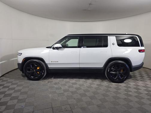 2023 Rivian R1S Adventure