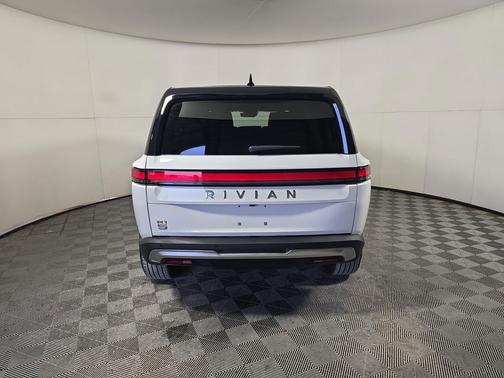 2023 Rivian R1S Adventure
