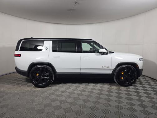 2023 Rivian R1S Adventure