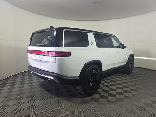 2023 Rivian R1S Adventure