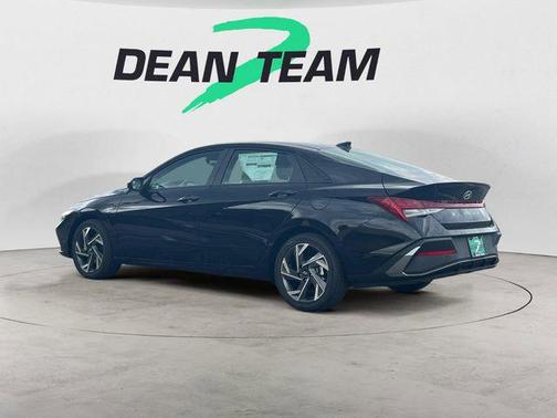 Abyss Black 2025 Hyundai ELANTRA HEV SEL Sport