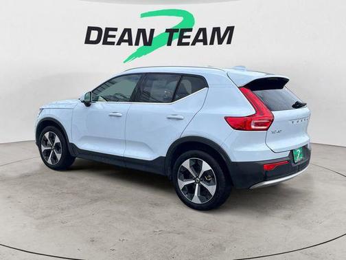 2025 Volvo XC40 Plus Bright Theme