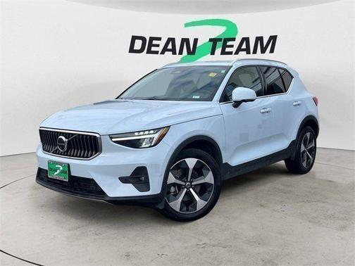 2025 Volvo XC40 Plus Bright Theme