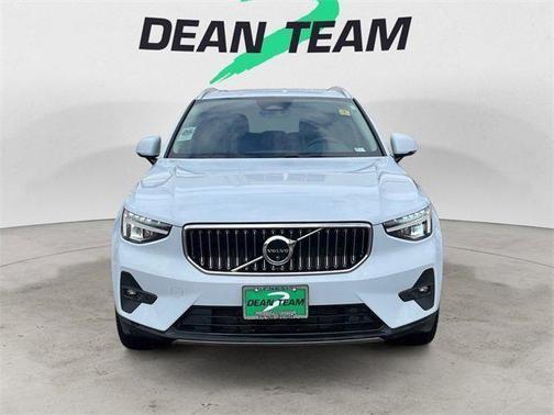 2025 Volvo XC40 Plus Bright Theme
