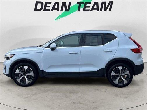 2025 Volvo XC40 Plus Bright Theme