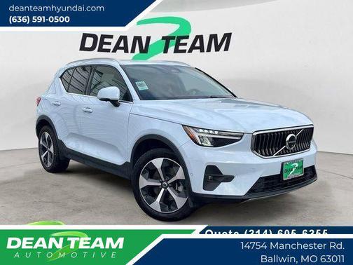 2025 Volvo XC40 Plus Bright Theme