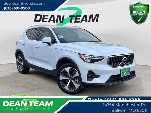 Crystal White Pearl 2025 Volvo XC40 Plus Bright Theme
