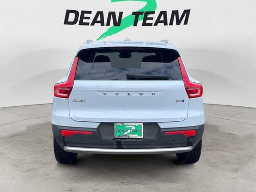 2025 Volvo XC40 Plus Bright Theme