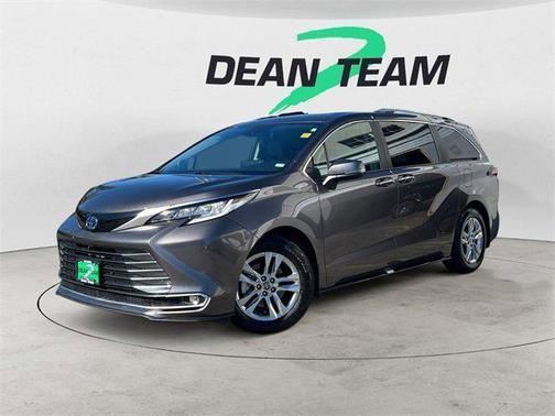 2023 Toyota Sienna Limited 7-Passenger