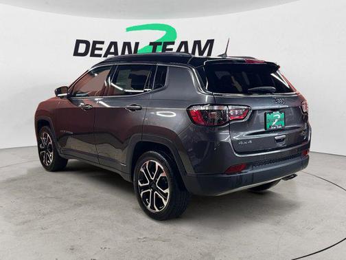 Granite Crystal Metallic Clearcoat 2022 Jeep Compass Limited